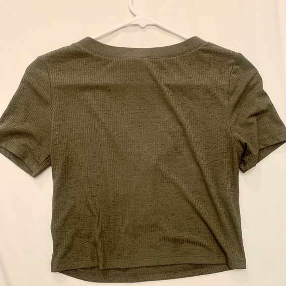 Olive Green Buttoned V-Neck Midrift Crop Top - Picture 2 of 3
